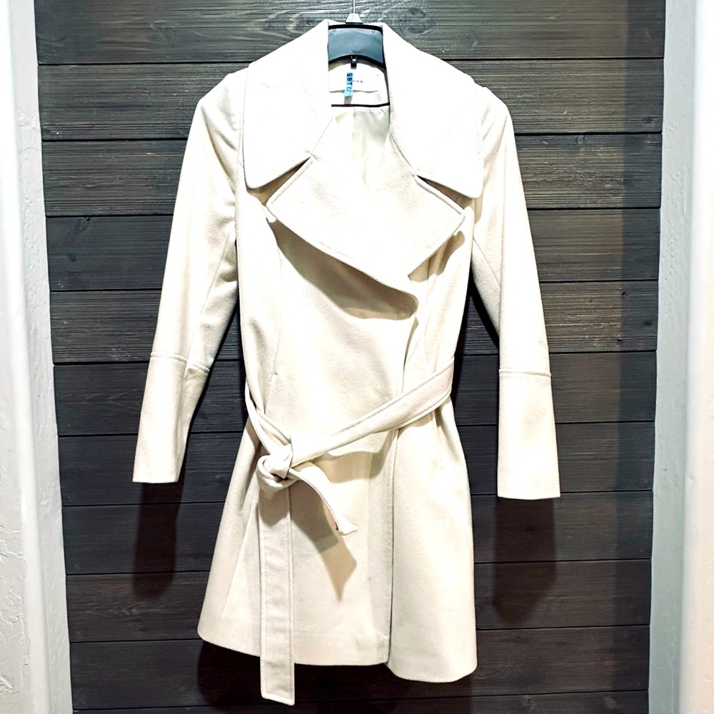 TAHARI Elegant White Women's Coat
